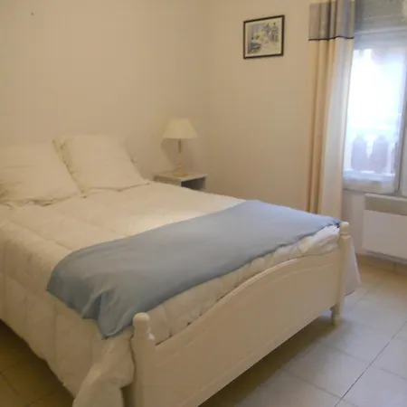 Holiday home Dans Du Front De - 6852 *